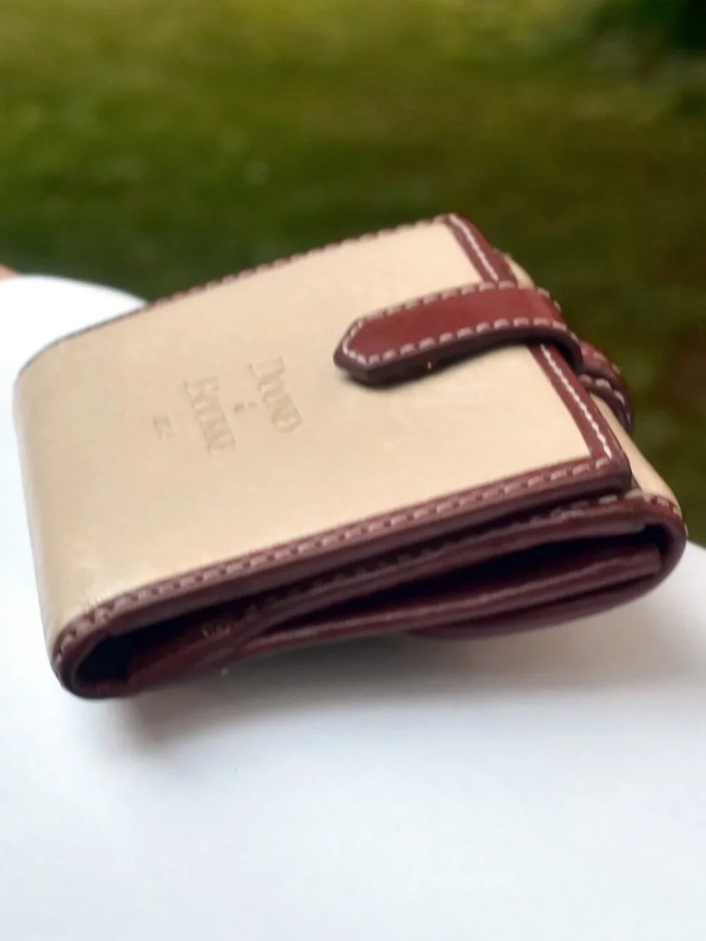 Dooney & Bourke Leather Bifold Wallet Ivory Cream British Tan